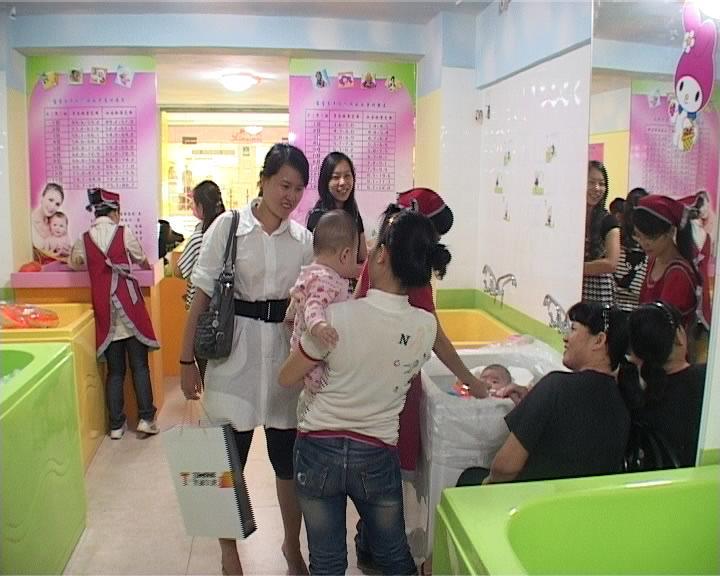 供應(yīng)專業(yè)提供*月嫂育嬰師