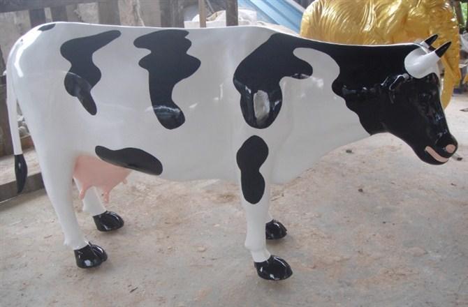 供應(yīng)玻璃鋼奶牛雕塑價(jià)格