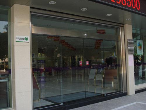 供應(yīng)佛山維修感應(yīng)門佛山冷雨自自動門遙控門