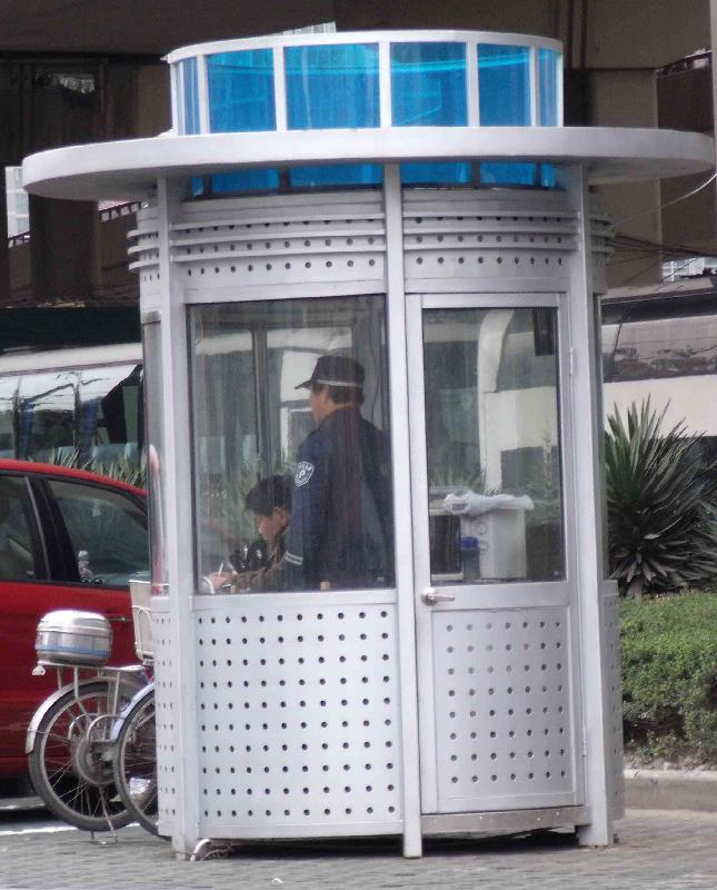 蘇州崗?fù)I(yè)定做 蘇州小區(qū)崗?fù)ぶ破窂S 蘇州小區(qū)治安崗?fù)ざㄗ黾庸?  title=