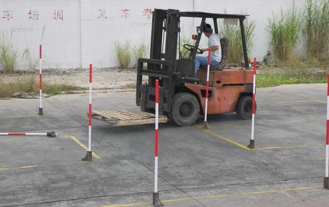 供應(yīng)叉車(chē)技工考證閔行區(qū)叉車(chē)培訓(xùn)