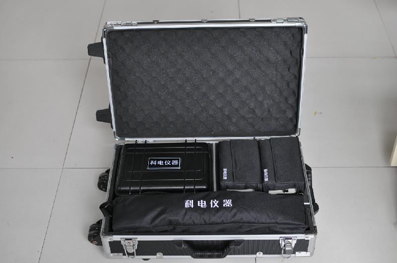科電FJ-9地下管線探測(cè)檢漏儀；科電自主研發(fā)生產(chǎn)的FJ-9埋地金屬管道防腐層探測(cè)檢漏儀