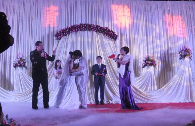 深圳興隆出租玻璃舞臺模特走秀圖片