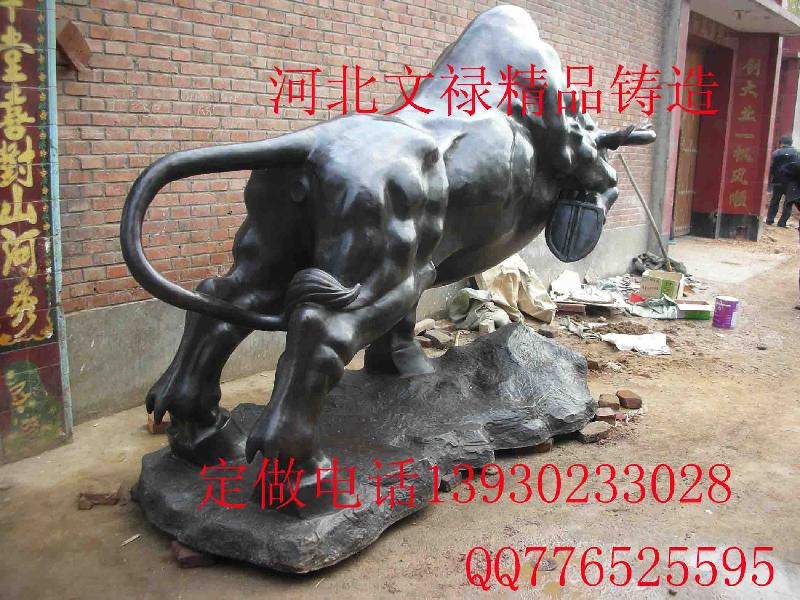 銅雕開荒牛銅牛廠家圖片