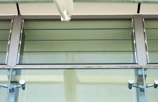 供應(yīng)單層防雨百葉窗-徐州鑫友