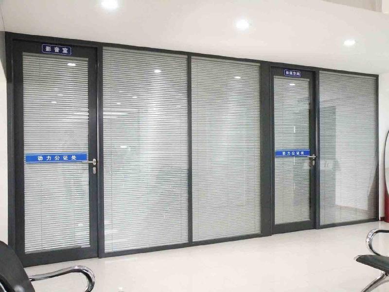 供應單層鋼化玻璃隔斷銷售