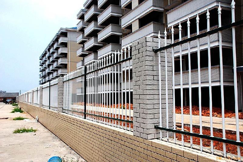 供應(yīng)呼和浩特鋅合金防盜窗鋅鋼柵欄