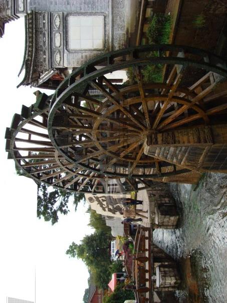 供應(yīng)防古工藝水車，假山，假樹。