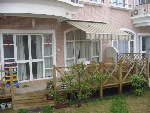 供應(yīng)成都京都防腐木家庭小花園