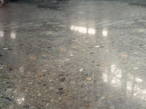 供應(yīng)家庭店面混凝土簡(jiǎn)單防塵處理方法、彩色混凝土封閉固化耐磨劑