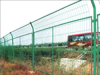 供應(yīng)湖南公路/鐵路/高速公路護欄網(wǎng)