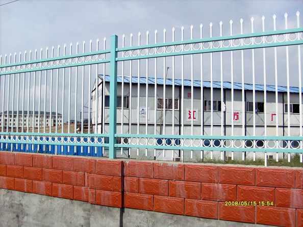 供應(yīng)甘肅蘭州圍墻柵欄/護(hù)欄優(yōu)質(zhì)供應(yīng)商免費(fèi)質(zhì)保兩年