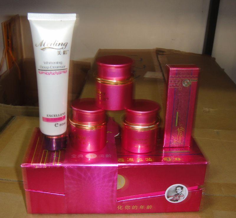 供應(yīng)金典美齡美白祛斑化妝品二合一128元/套