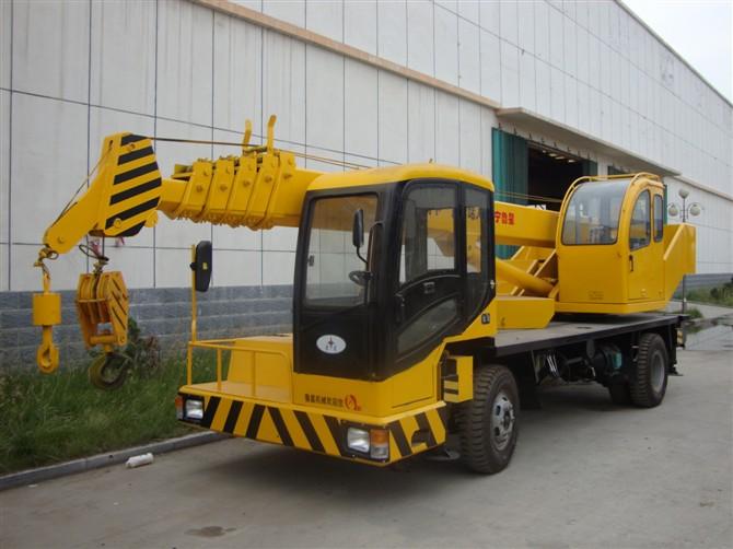 供應魯星3噸4噸5噸6噸7噸小型吊車