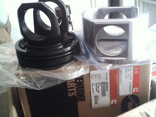 原廠康明斯ISF2.8活塞5258754，連桿4989163