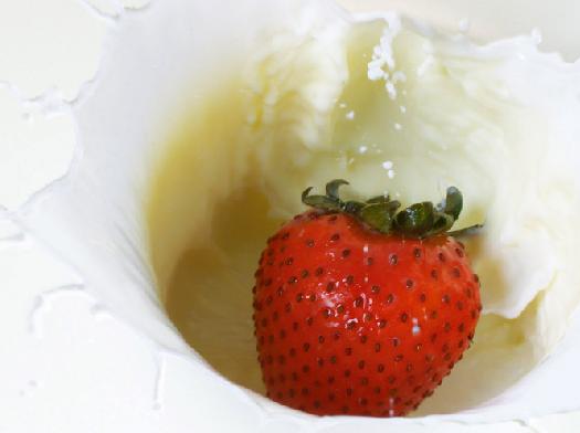 供應(yīng)純牛奶什么時候喝*/純牛奶的好處/純牛奶可以加熱嗎