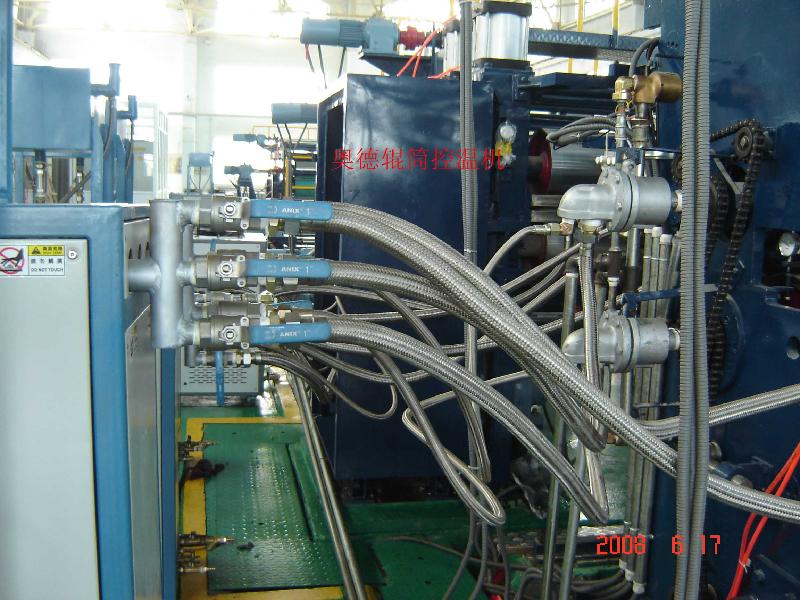 覆膜機(jī)輥筒導(dǎo)熱油循環(huán)電加熱器圖片