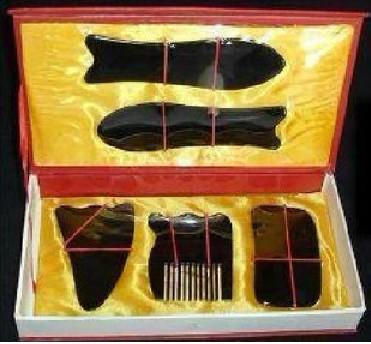 大量優(yōu)質(zhì)供應(yīng)天然牛角刮痧板套裝 刮痧套裝5件套 黃色水牛角刮