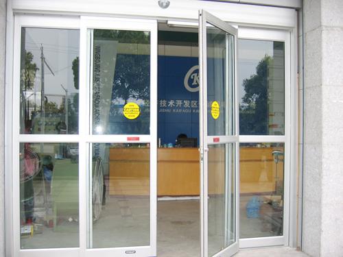 沈陽玻璃門維修圖片