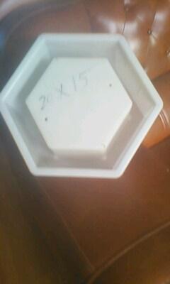 供應(yīng)公路鐵路空心六角護(hù)坡磚塑料模具六邊形護(hù)坡模具