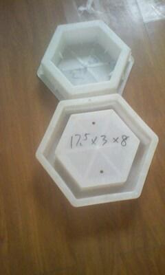 供應(yīng)新疆高速公路護(hù)坡磚空心六角磚模具