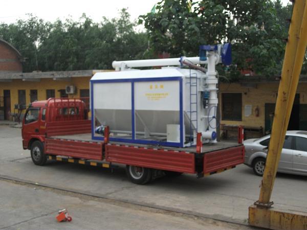 供應(yīng)河南散裝飼料運(yùn)輸車罐廠家直銷散裝料車廠家飼料運(yùn)輸車廠家