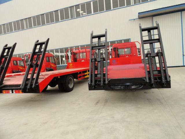 供應(yīng)CA10噸挖機(jī)拖車圖片｜解放單橋平板拖車價(jià)格廠家