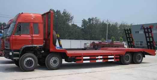 前四后八凹陷式挖機(jī)平板運(yùn)輸車價(jià)格圖片