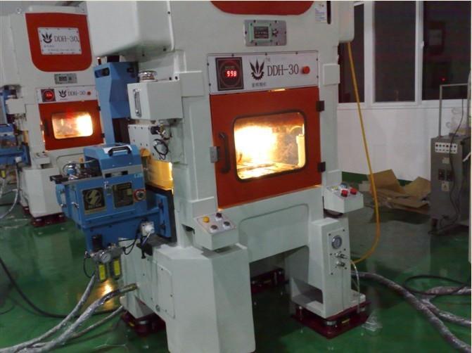 三圓導(dǎo)柱沖床圖片