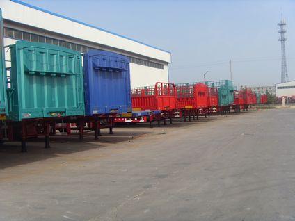 平板高欄半掛車大量批發(fā)圖片