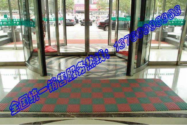 專業(yè)供應(yīng)游泳池防滑地墊，游泳池*防滑地板，泳池*防滑地板