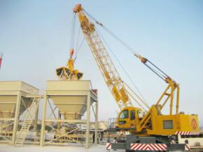 木材砍伐裝卸裝車卸車堆垛設(shè)備圖片