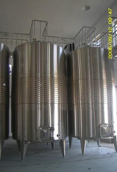 供應用于儲奶的奶罐