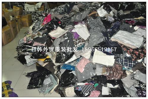 供应南昌外贸服装批发市场南昌服装货源厂家直销南昌精品女装男装童装批发图片