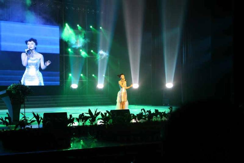 供應(yīng)LED室內(nèi)外全彩顯示屏租賃廠家