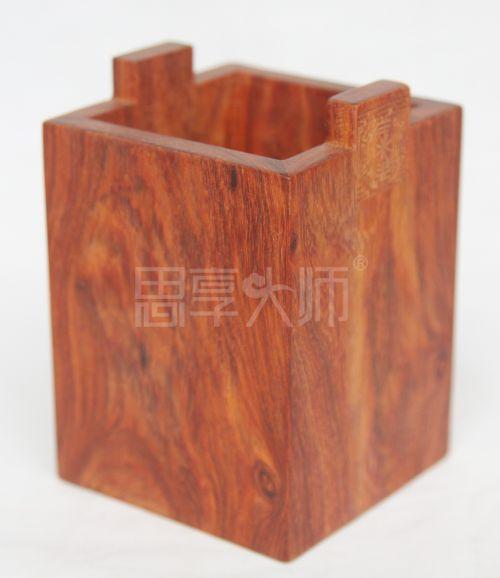 供應(yīng)思享大師紅木筆筒天圓地方款/東莞紅木筆筒生產(chǎn)廠家