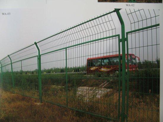 護欄網(wǎng)廠圖片