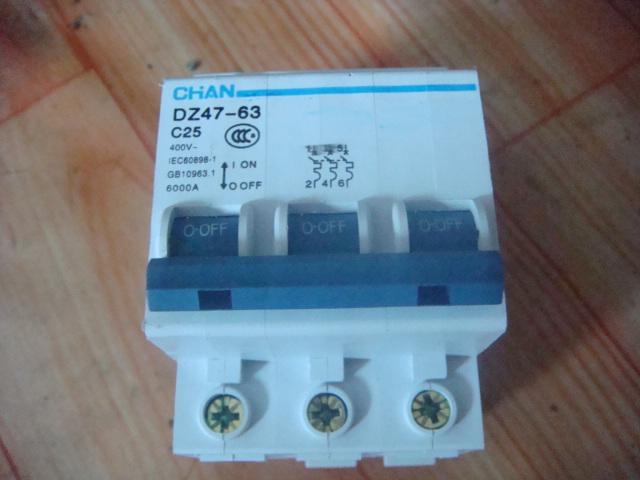 供應(yīng)DZ47-63高分?jǐn)嘈⌒蛿嗦菲?  title=