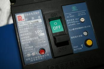 供应常熟CM1L-225L塑壳断路器CM1系列塑料外壳式断路器图片