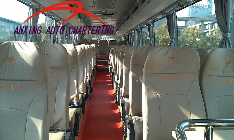 特價(jià)優(yōu)惠租敞篷吉普拍電影/優(yōu)惠跑圖片