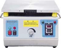 廈門德儀設(shè)備有限公司是一家專業(yè)生產(chǎn)銷售批發(fā)振動(dòng)試驗(yàn)臺(tái)廠家，有需要電磁振動(dòng)試驗(yàn)臺(tái)請(qǐng)找德儀設(shè)備。 垂直振動(dòng)試驗(yàn)臺(tái)