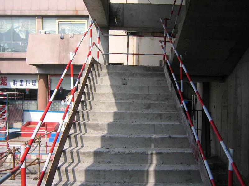 青島標(biāo)準(zhǔn)化防護(hù)欄桿嶗山處圖片