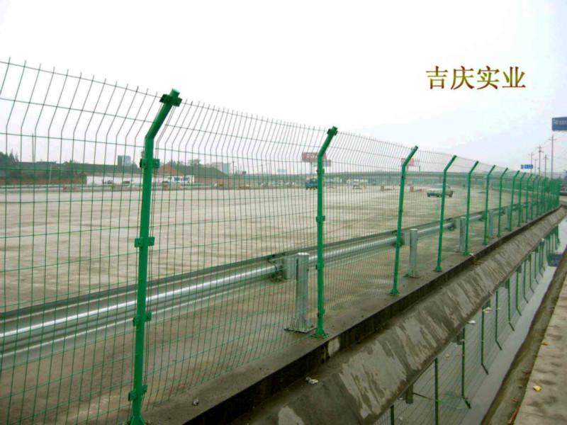 供應鐵路護欄報價