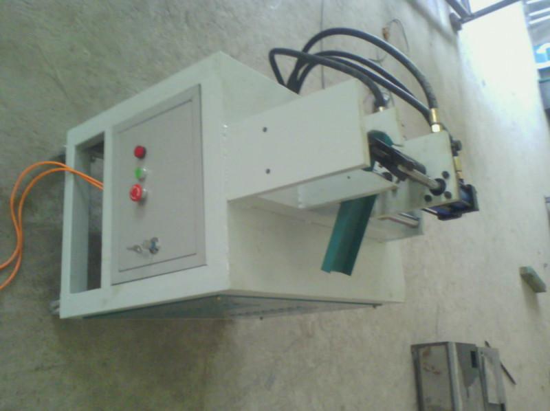 供應(yīng)新款起釘神器/廢舊木方起釘機(jī)/起釘機(jī)廠家供應(yīng)