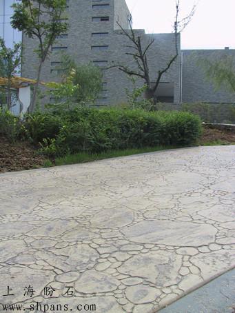 壓花地坪多少錢一平方？壓花地坪是怎樣做成的？