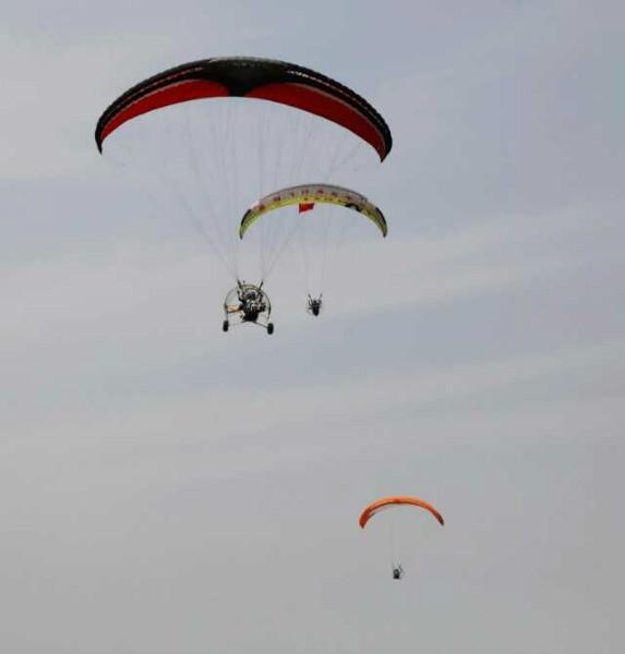 翼翔動(dòng)力傘正在向你招手你行動(dòng)了圖片