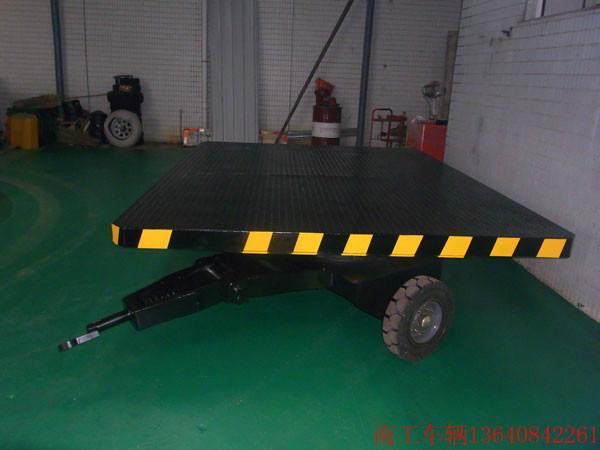 進(jìn)口小型游艇拖車
