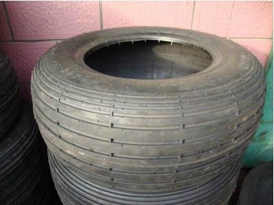 農(nóng)用機(jī)械輪胎9.5L-14導(dǎo)向輪胎圖片