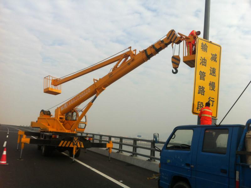 龍崗區(qū)高空作業(yè)車吊車出租供應(yīng)商圖片