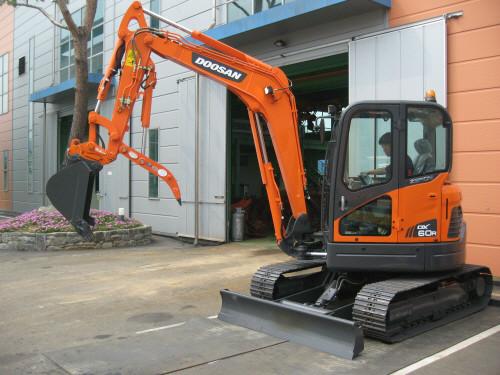 提供鑫浦挖掘機新數(shù)據(jù)拇指夾、液壓拇指夾、挖斗拇指夾